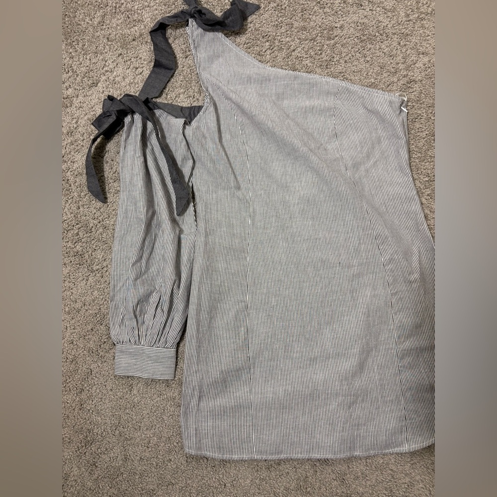 Revolve Lovers + Friends Grey Striped Ribbon Tie one Shoulder Mini Dress M NWT - Picture 7 of 11